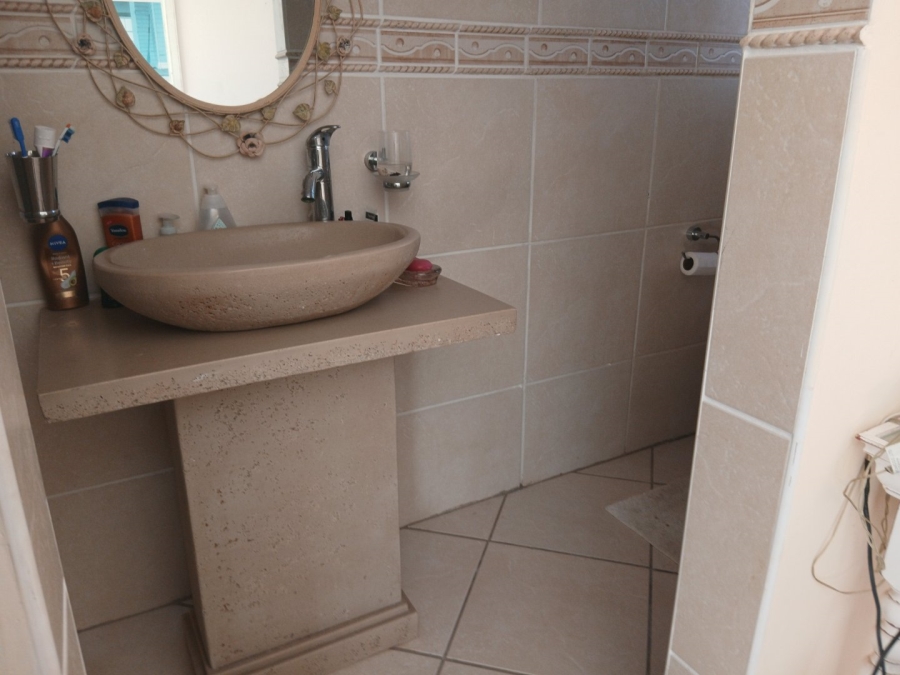 5 Bedroom Property for Sale in Wavecrest Eastern Cape